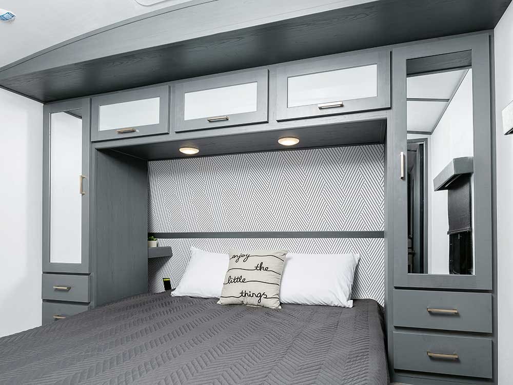 Premier 25RKPR bedroom