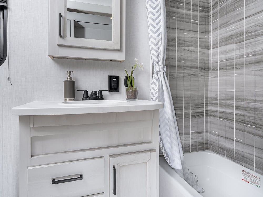 Sprinter 3900DBL Bathroom