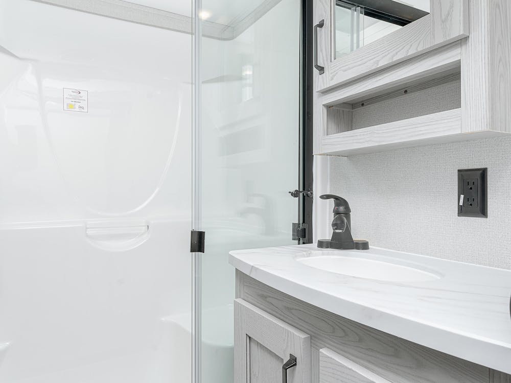 Montana High Country 381TB Bathroom