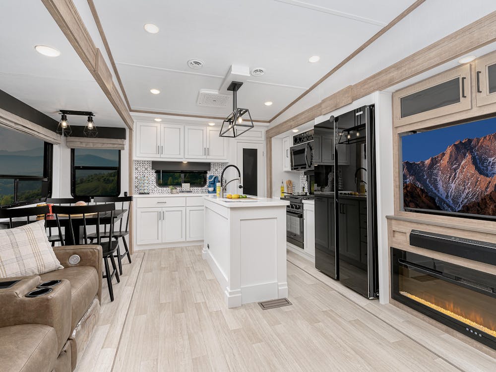 2024 Arcadia 3140RK