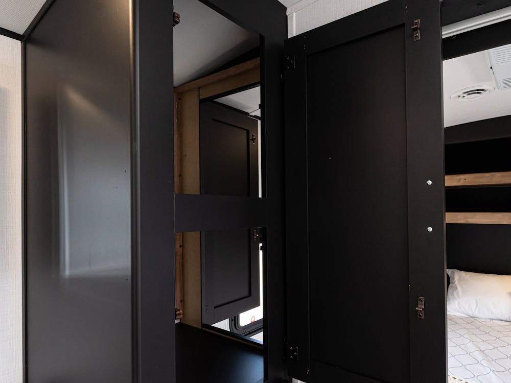 SG 281RK bath/bed cabinet