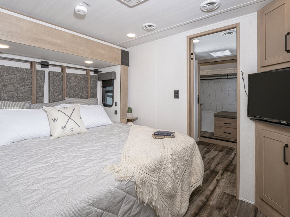 Raptor 420 Bedroom