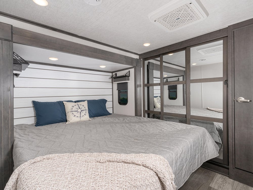 2024 Cougar 260MLE
