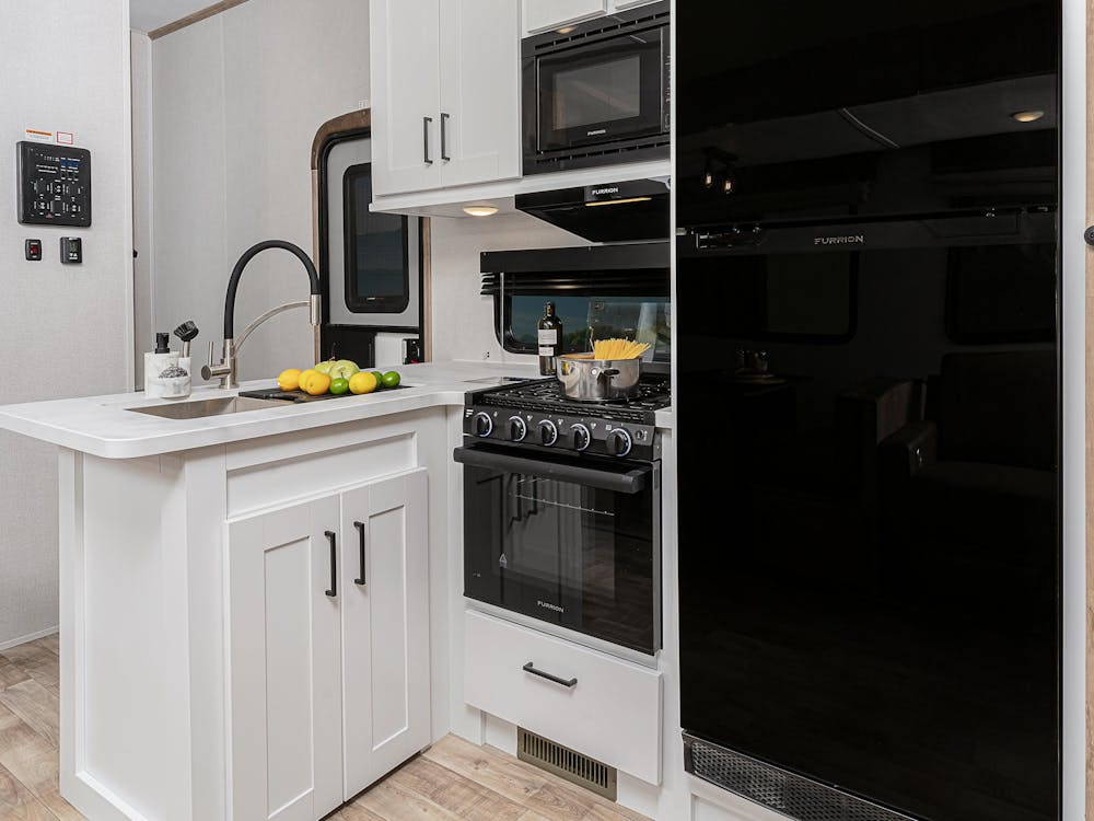 Arcadia Super Lite 288SLBH Kitchen