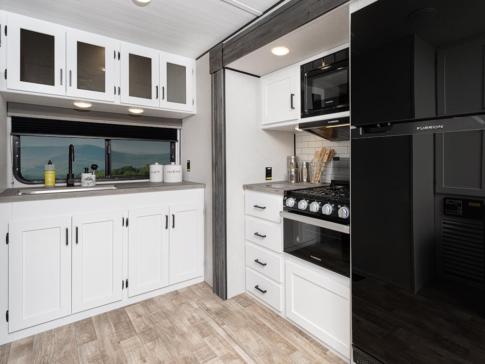 Hideout 22MLS Kitchen