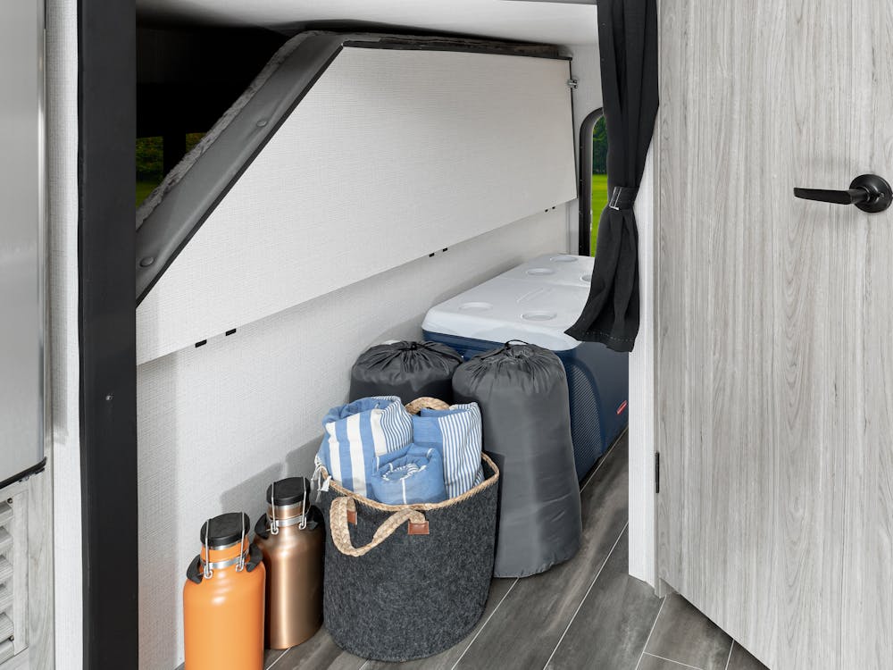 Passport 221BH Bunks Up