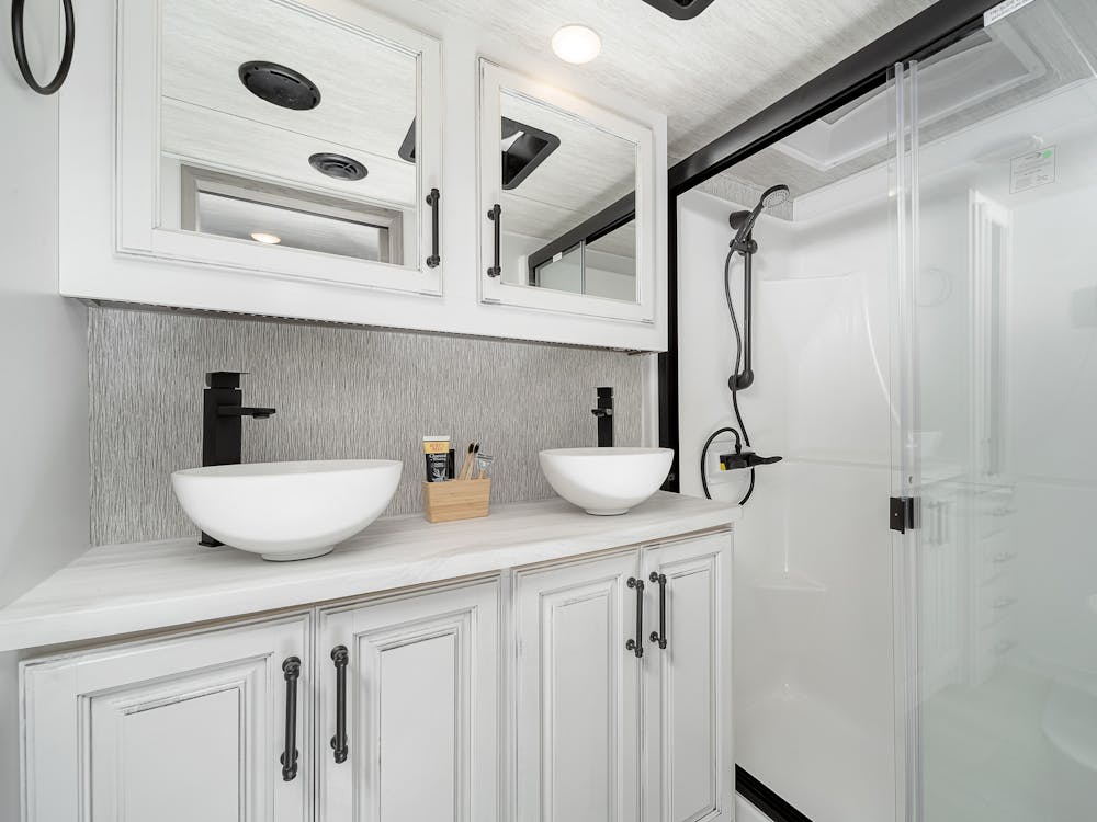 Montana 3761FL Bathroom