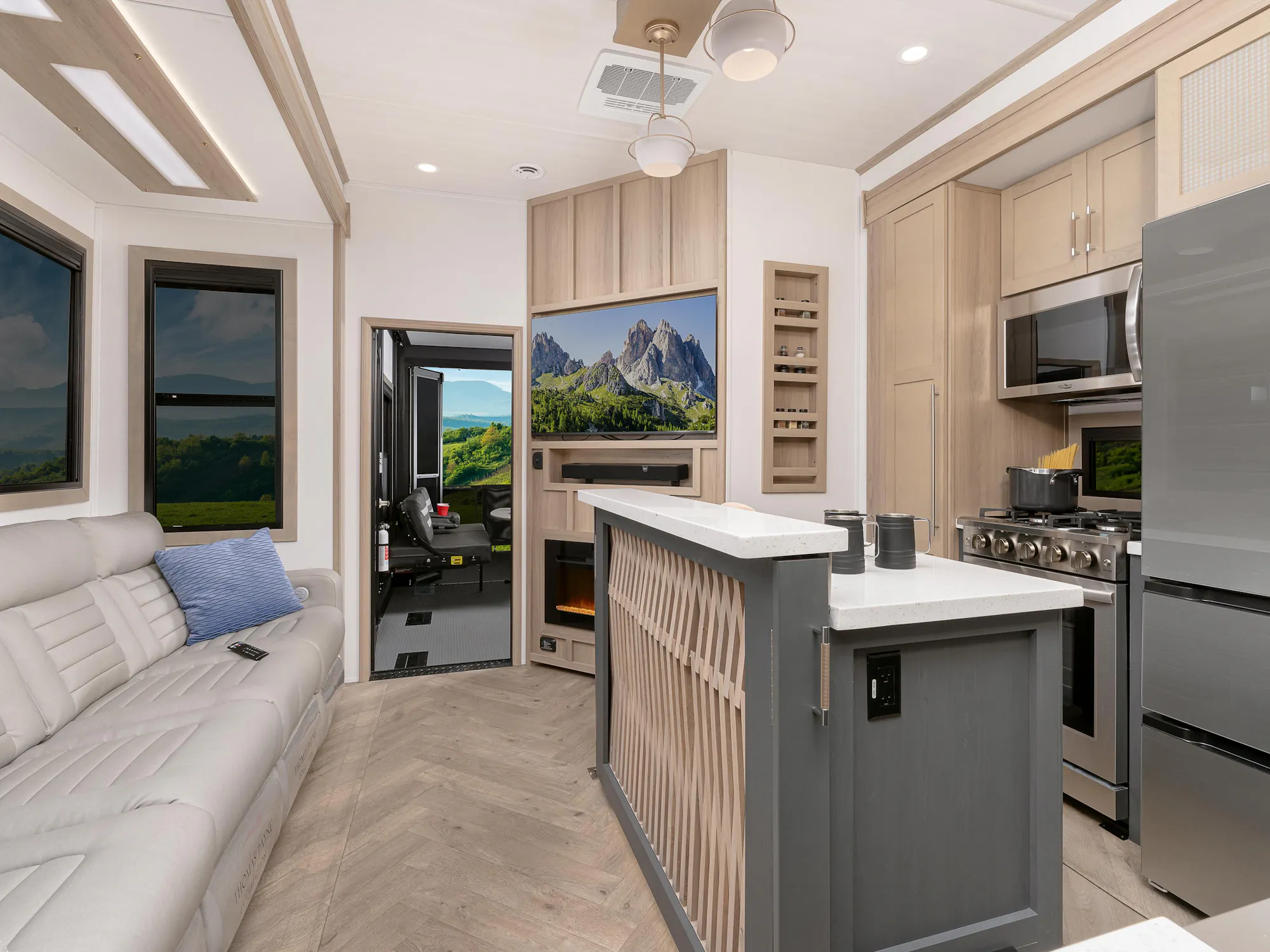 2026 Keystone Raptor 441HB photo 2