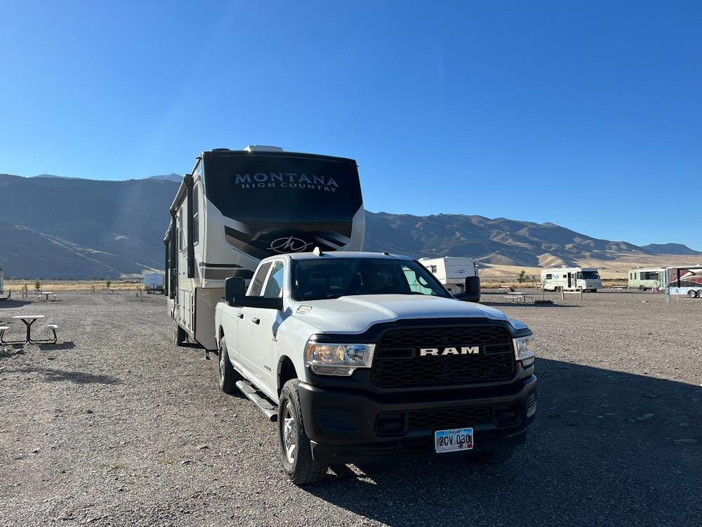 Montana High Country hooked up to Ram truck ready for road.
