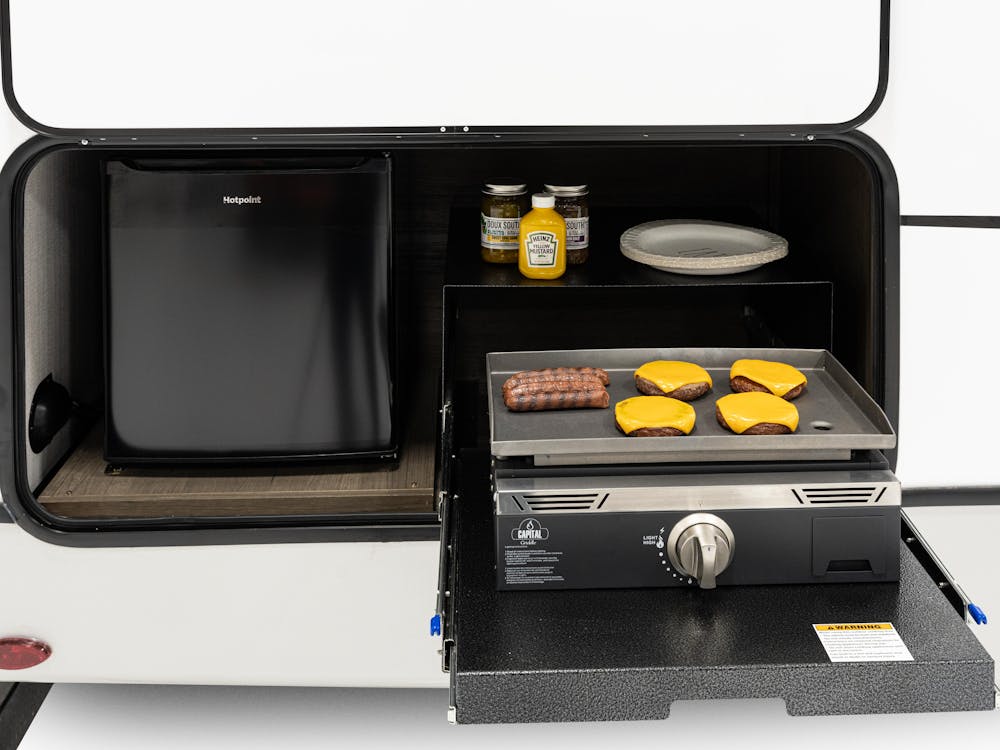 Cougar Half-Ton 27BHS Outside Griddle