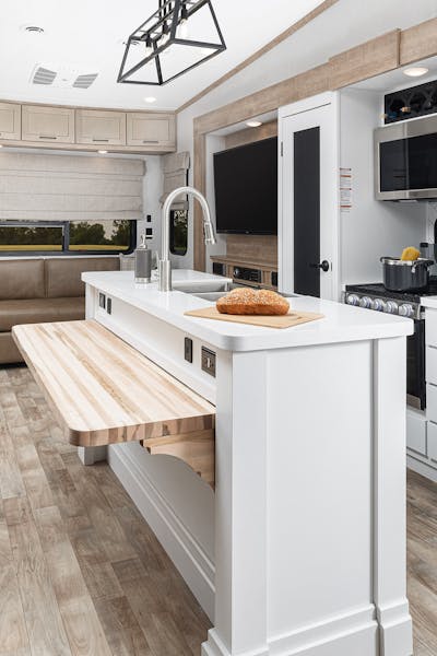 Keystone Arcadia 3660 interior living space