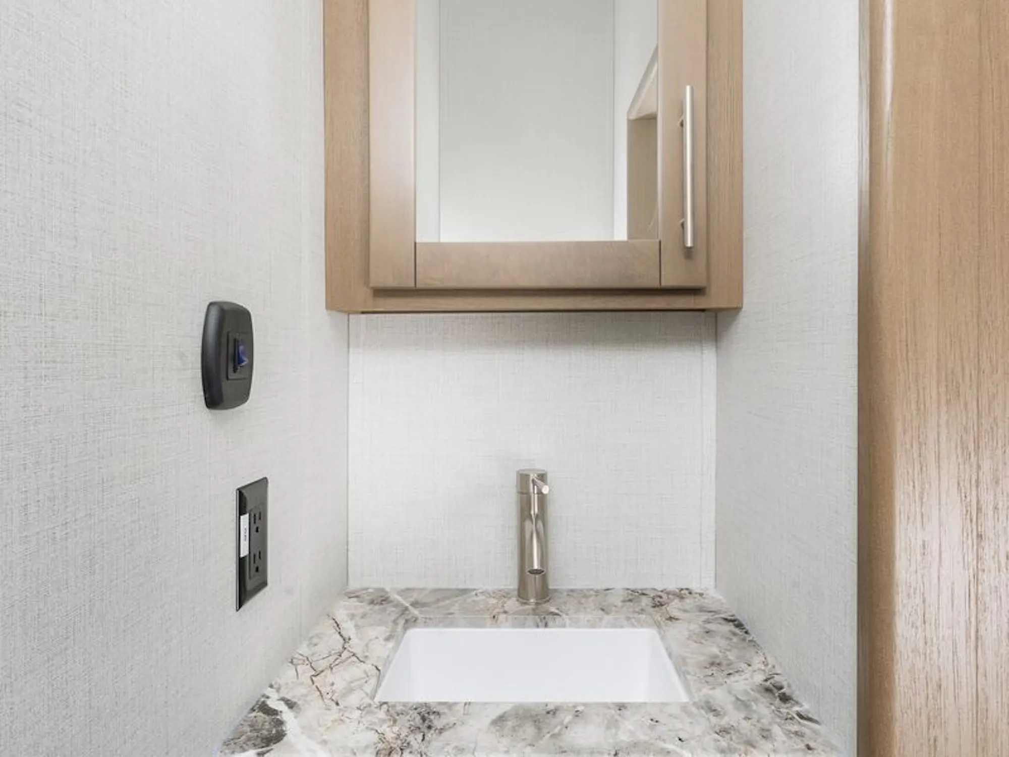 2026 Keystone Impact 337 photo 8