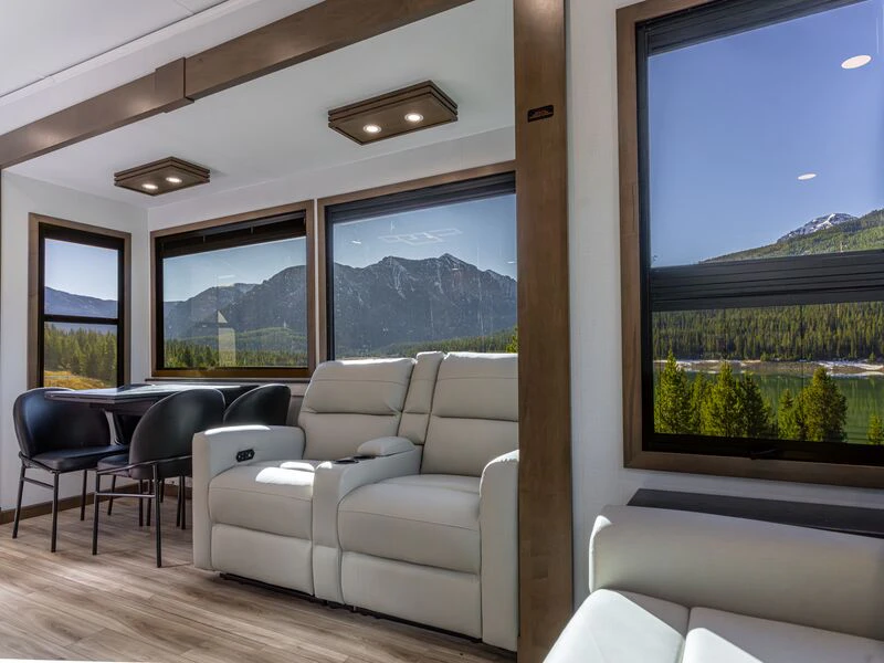 2027 Keystone Montana 3100RL photo 4