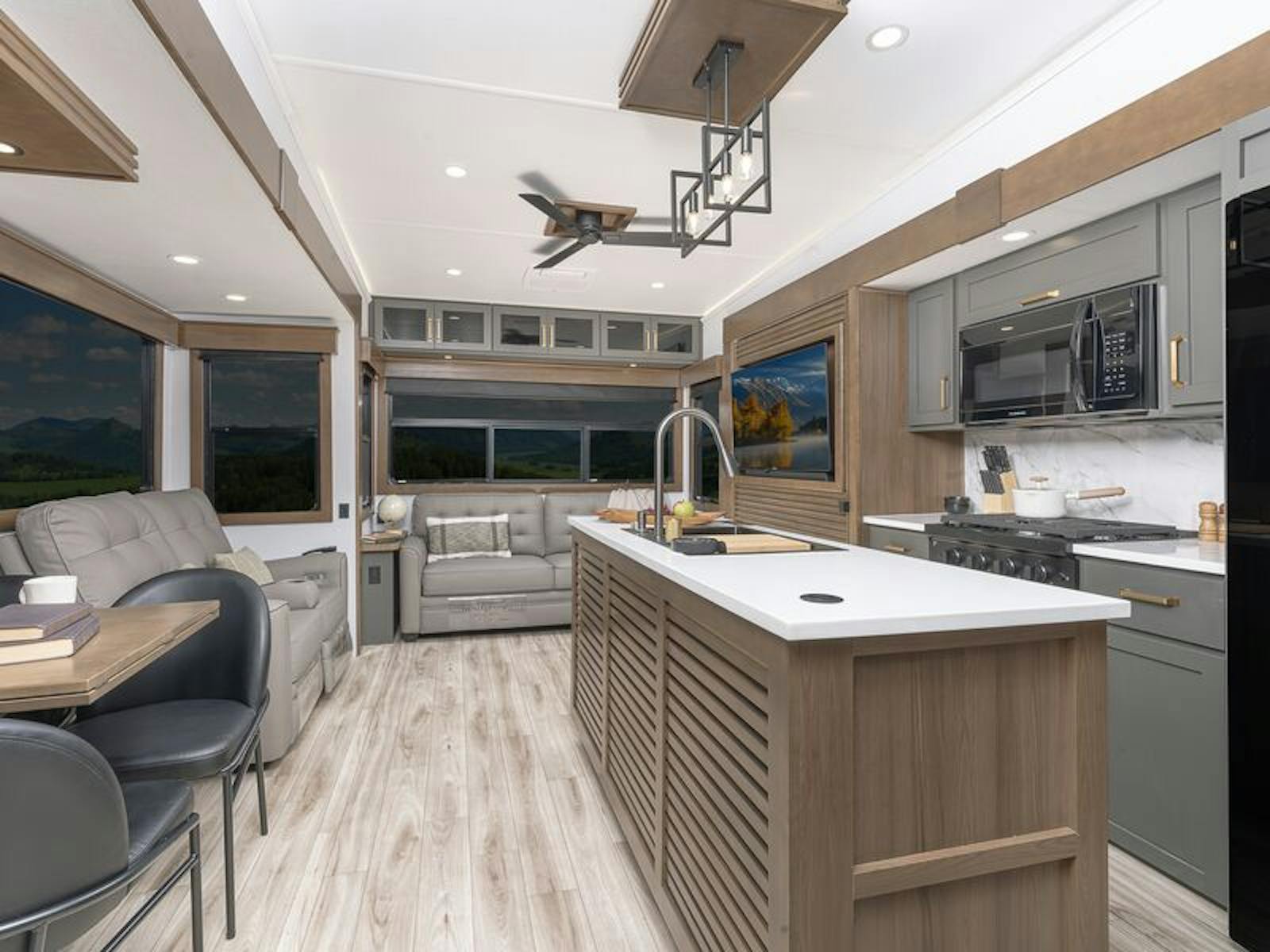 Keystone Raised Montana High Country Luxury Fifth Wheels - Model 391TB Floorplan ...