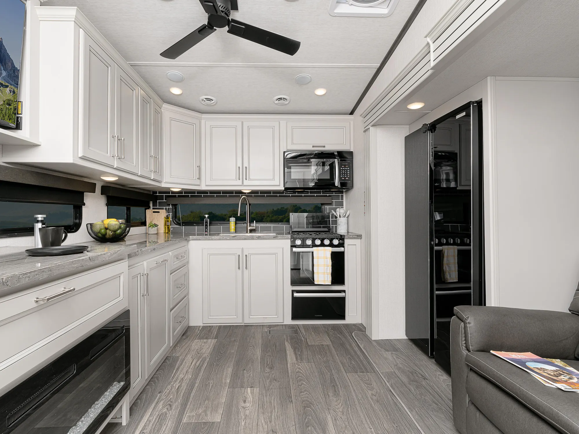 2026 Keystone Cougar 320RDS photo 2