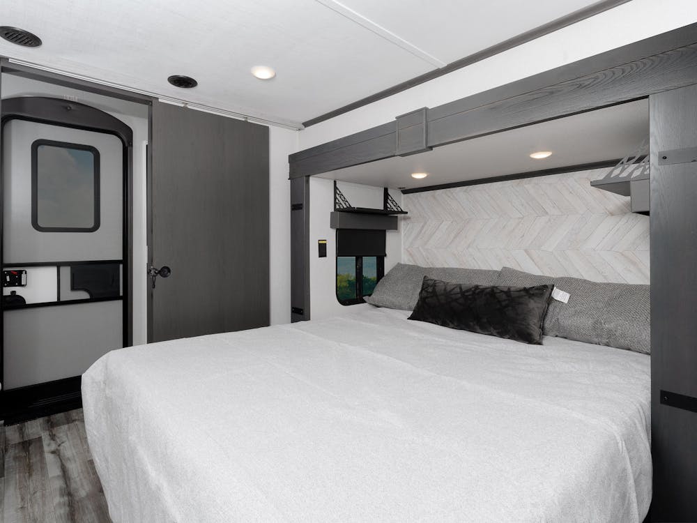 Montana High Country 381TB Bedroom With Rear Entrance