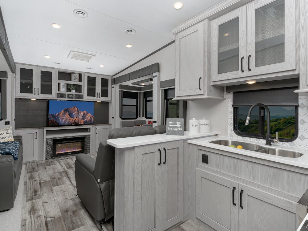 Montana High Country 311RD Living