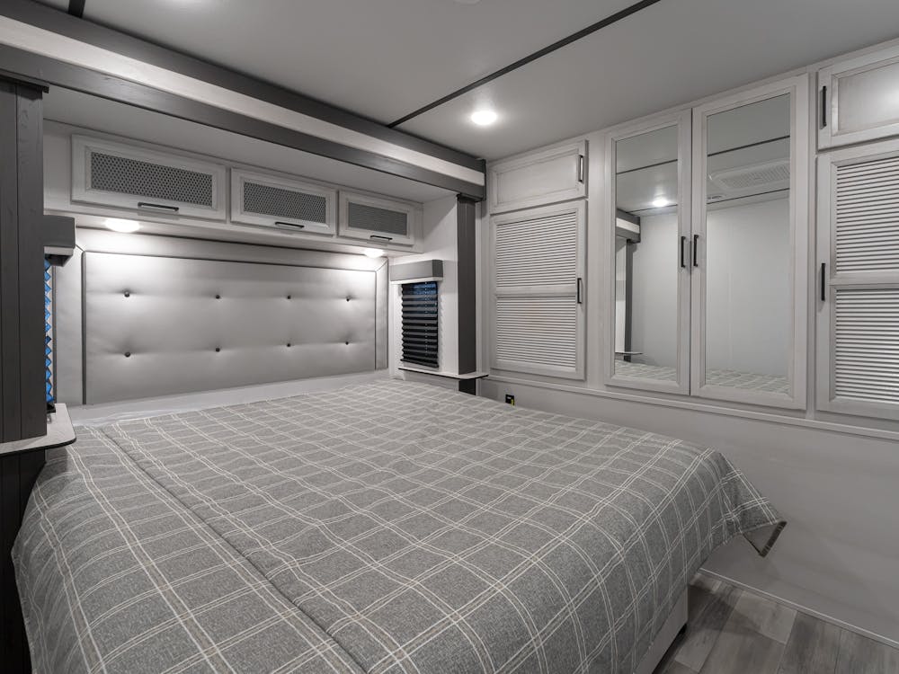 Sprinter 372BHS Bedroom