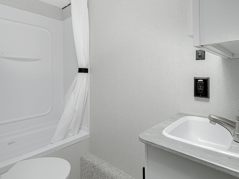 Hideout 29DFS Bathroom