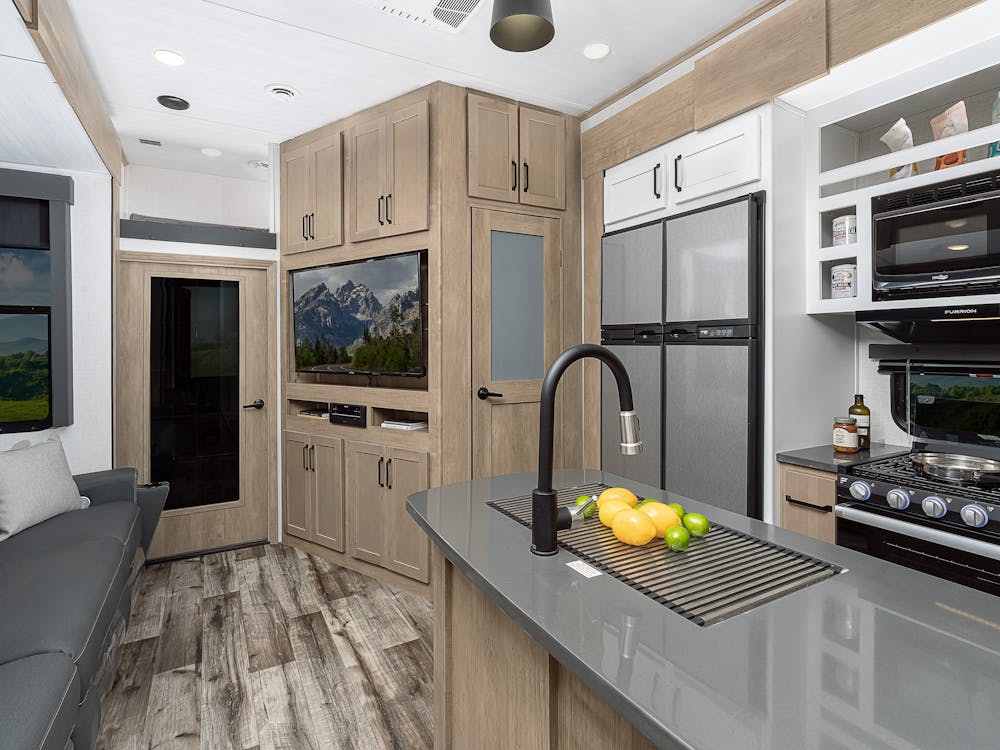 Carbon 358 Main Photo