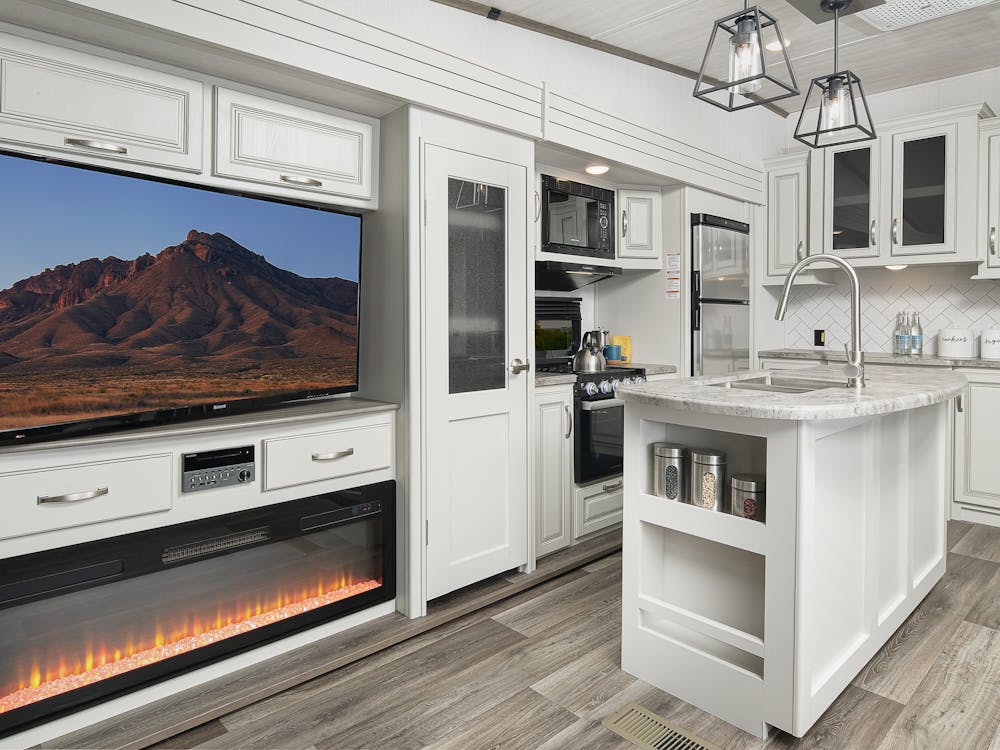 Cougar 29RLI Kitchen