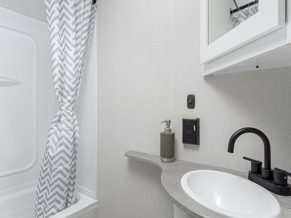 Hideout 25BHN bathroom photo