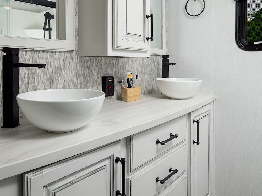 Montana 3781RL Fifth Wheel Bath