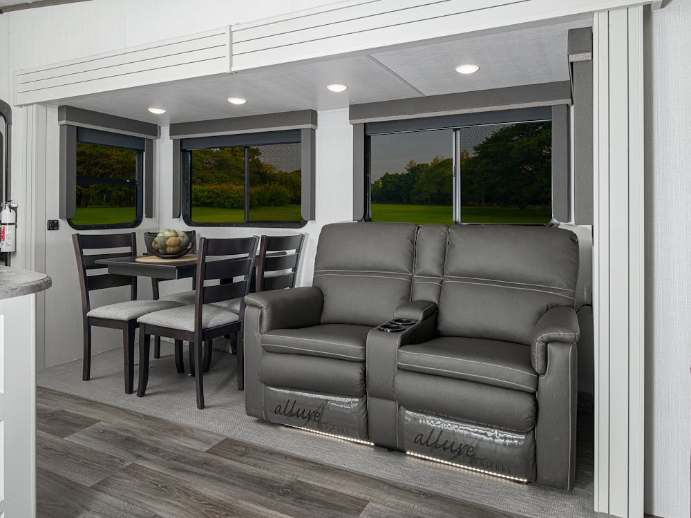 Cougar 29RLI Living