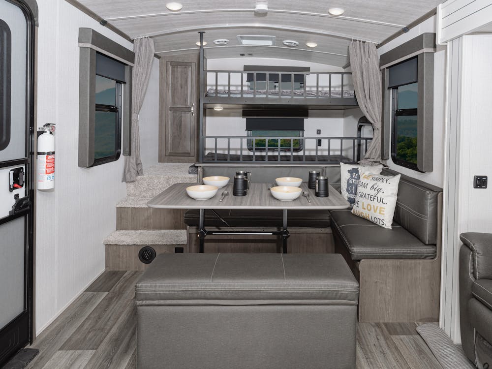 Cougar Half-Ton 30BHS Dining