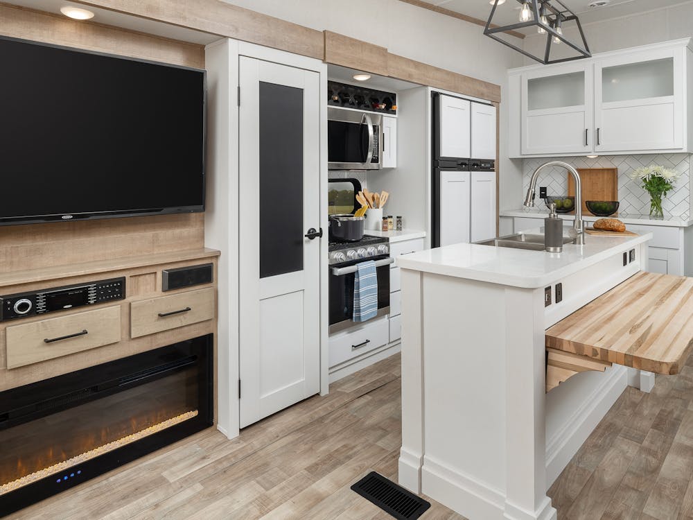 Arcadia 3660RL Kitchen